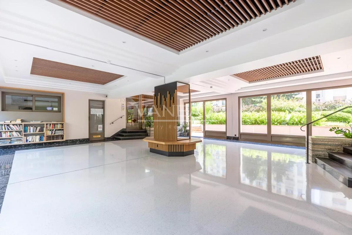 Paris 15e  Lourmel - 4 pièces sur jardin baigné de soleil !