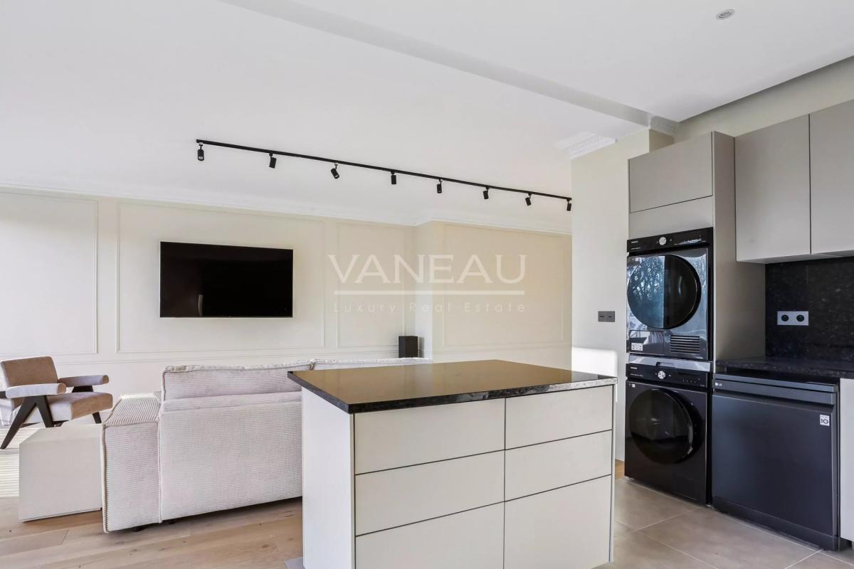 Paris XVIe - Vue tour Eiffel.