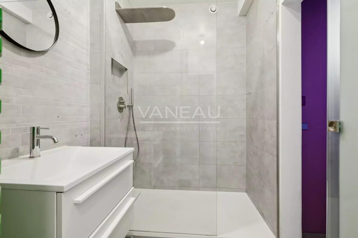 Paris IIème - Dernier étage avec ascenseur - vue dégagée