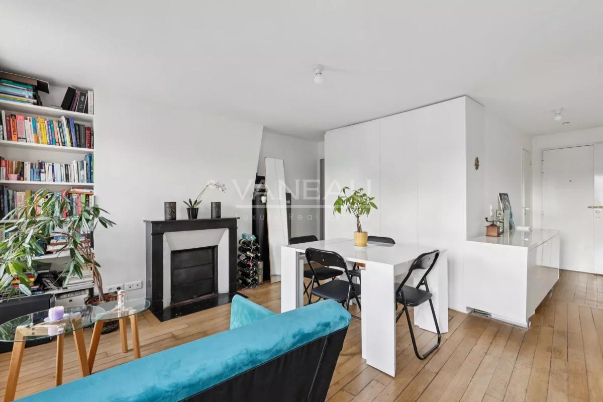 Exclusivité  - Paris 4e - Rue Saint-Antoine - vue dégagée et ens