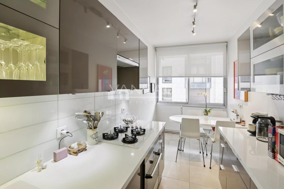 Paris XIVe - Proche du Jardin du Luxembourg - Appartement familial de 3 chambres avec extérieur