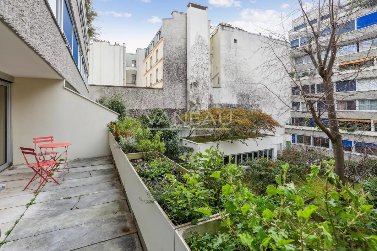 Paris XIVe - Proche du Jardin du Luxembourg - Appartement familial de 3 chambres avec extérieur