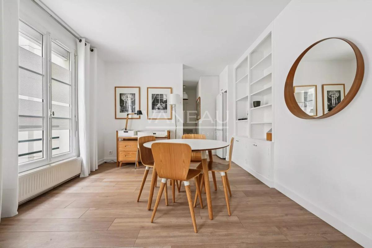 PARIS XVIe - Charmant deux pièces clés en main.