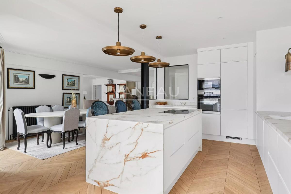 Paris VIIIe - Rue du Faubourg Saint-Honoré