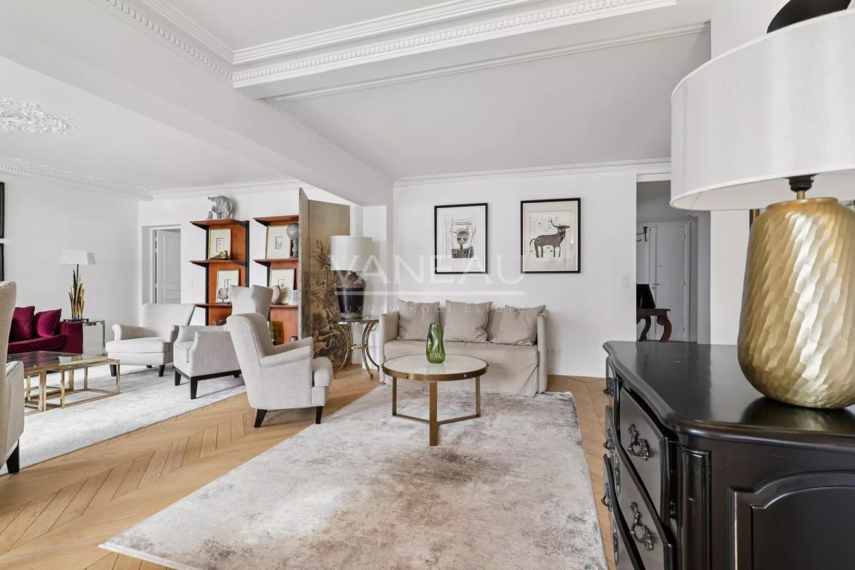 Paris VIIIe - Rue du Faubourg Saint-Honoré