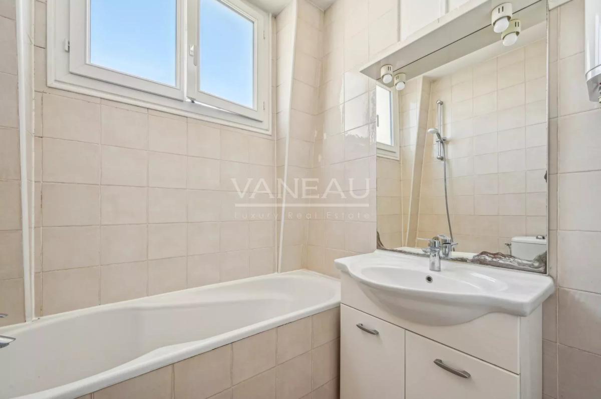 Paris XVe - Sèvres Lecourbe - Appartement lumineux en étage élev