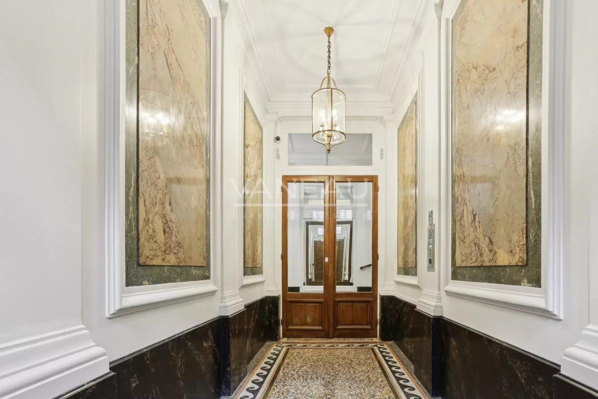 Paris VIIIe - A proximité du parc Monceau et de l’Etoile.