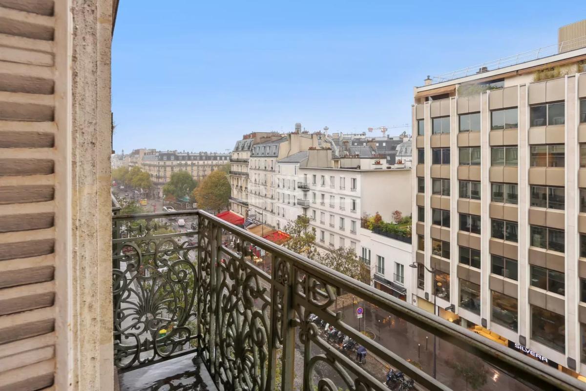 Paris VIIIe - A proximité du parc Monceau et de l’Etoile.