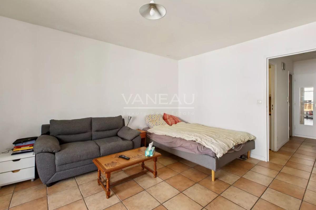 Paris XIXe - Rue de Romainville - Studio vendu loué -