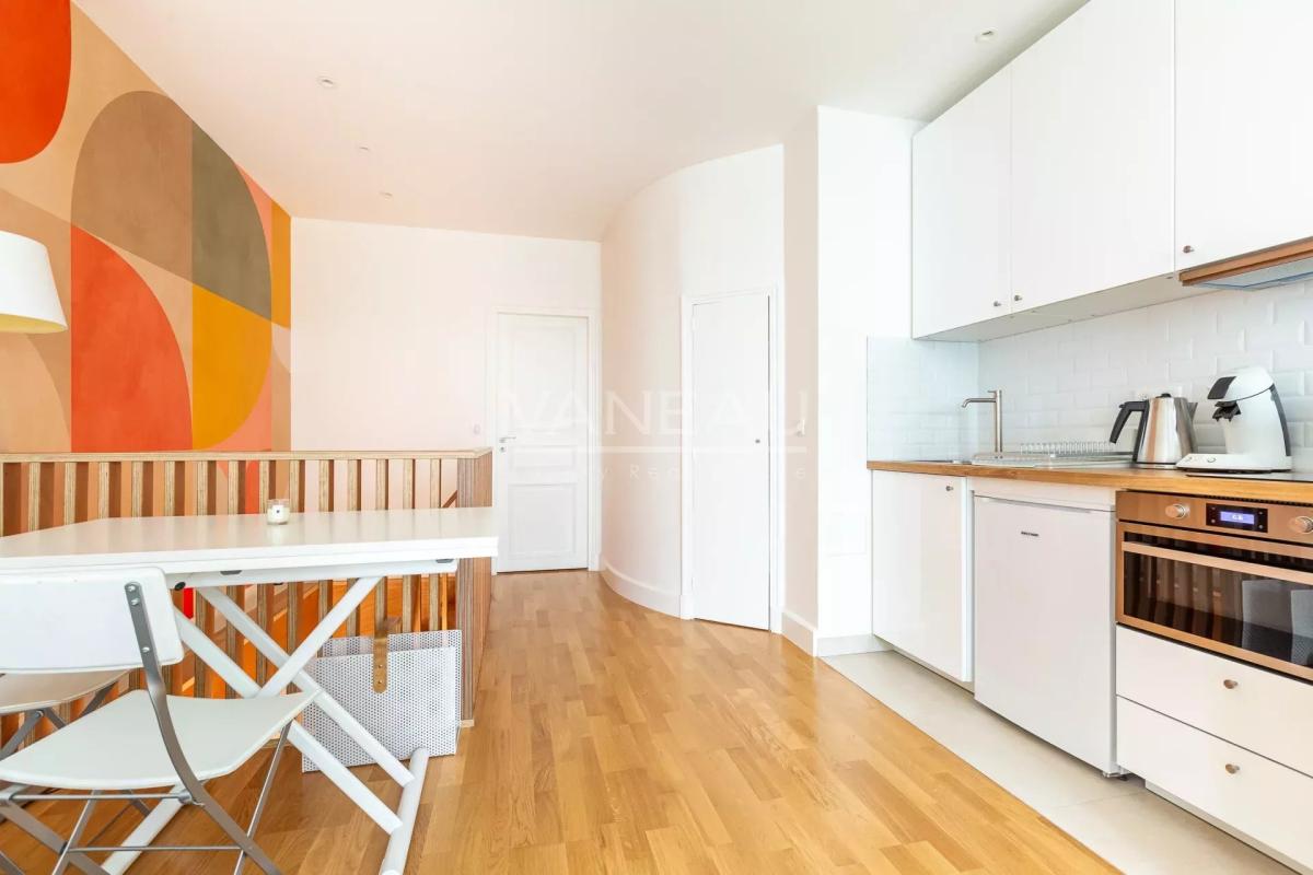 PARIS XVIe - VICTOR HUGO - Magnifique deux pièces au calme absol