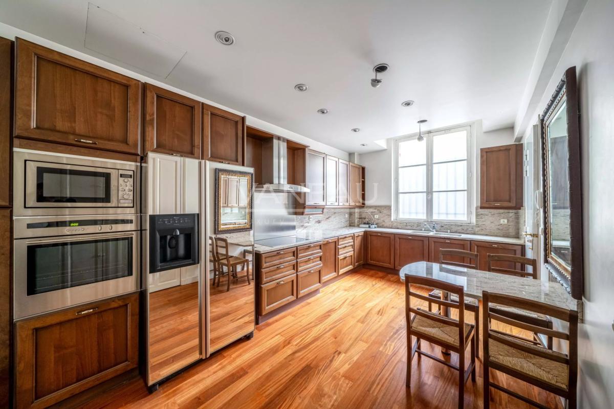 Paris XVIe Trocadéro - Vue tour Eiffel  Appartement Familial et 