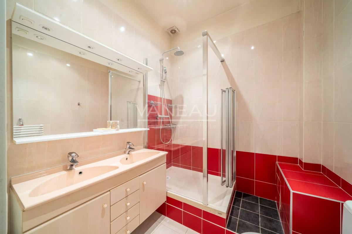 Paris XVIe Trocadéro - Vue tour Eiffel  Appartement Familial et 