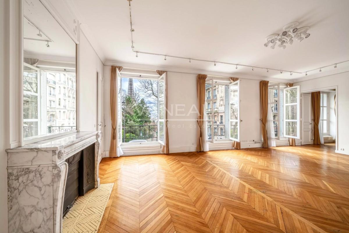 Paris XVIe Trocadéro - Vue tour Eiffel  Appartement Familial et 