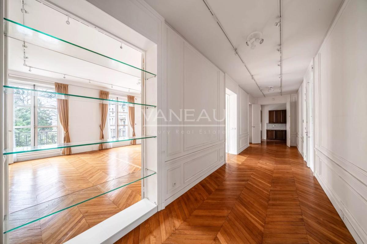 Paris XVIe Trocadéro - Vue tour Eiffel  Appartement Familial et 