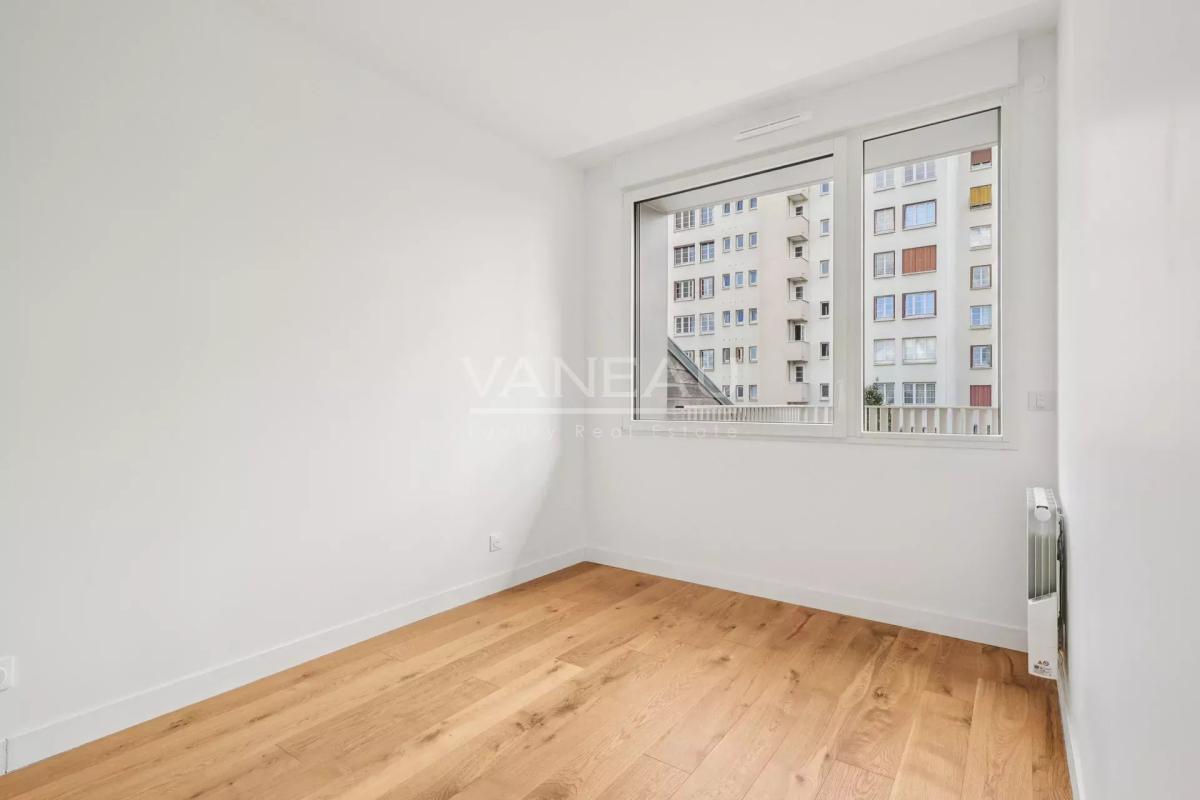 Issy-les-Moulineaux - Trois pièces rénové avec large balcon