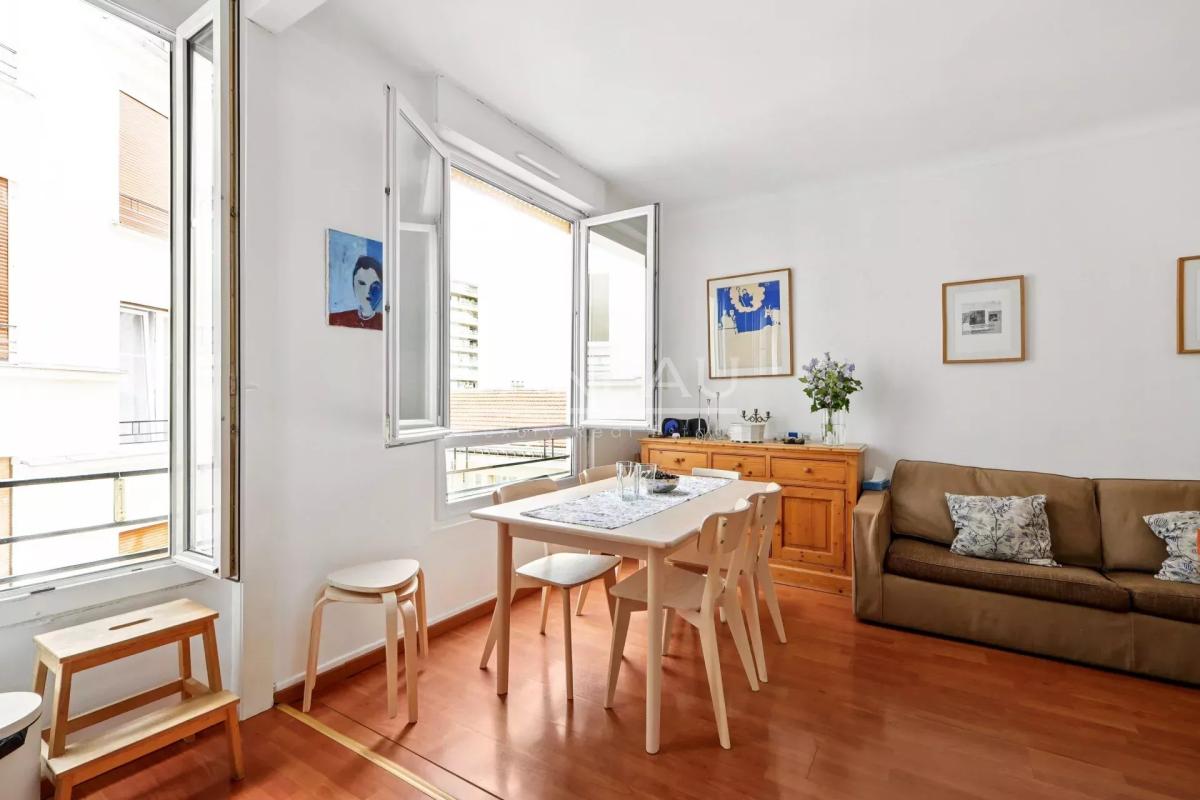 Rue Cambronne Trois pièces