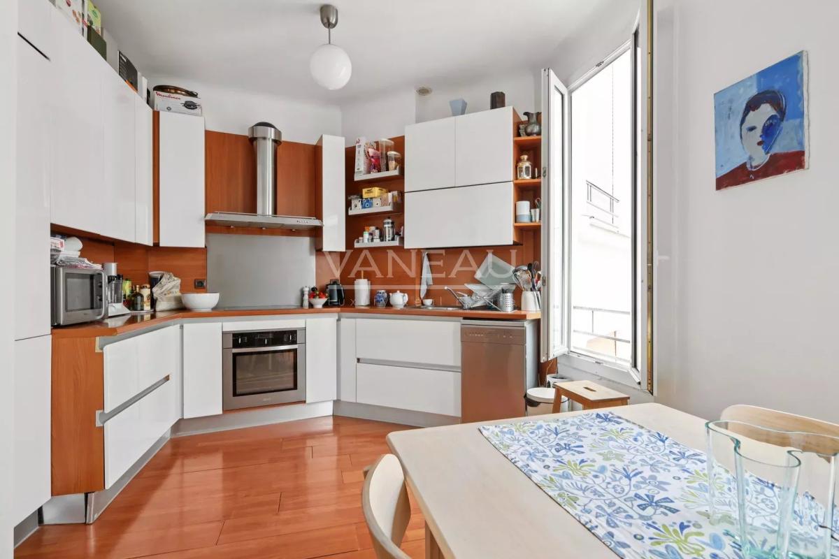 Rue Cambronne Trois pièces