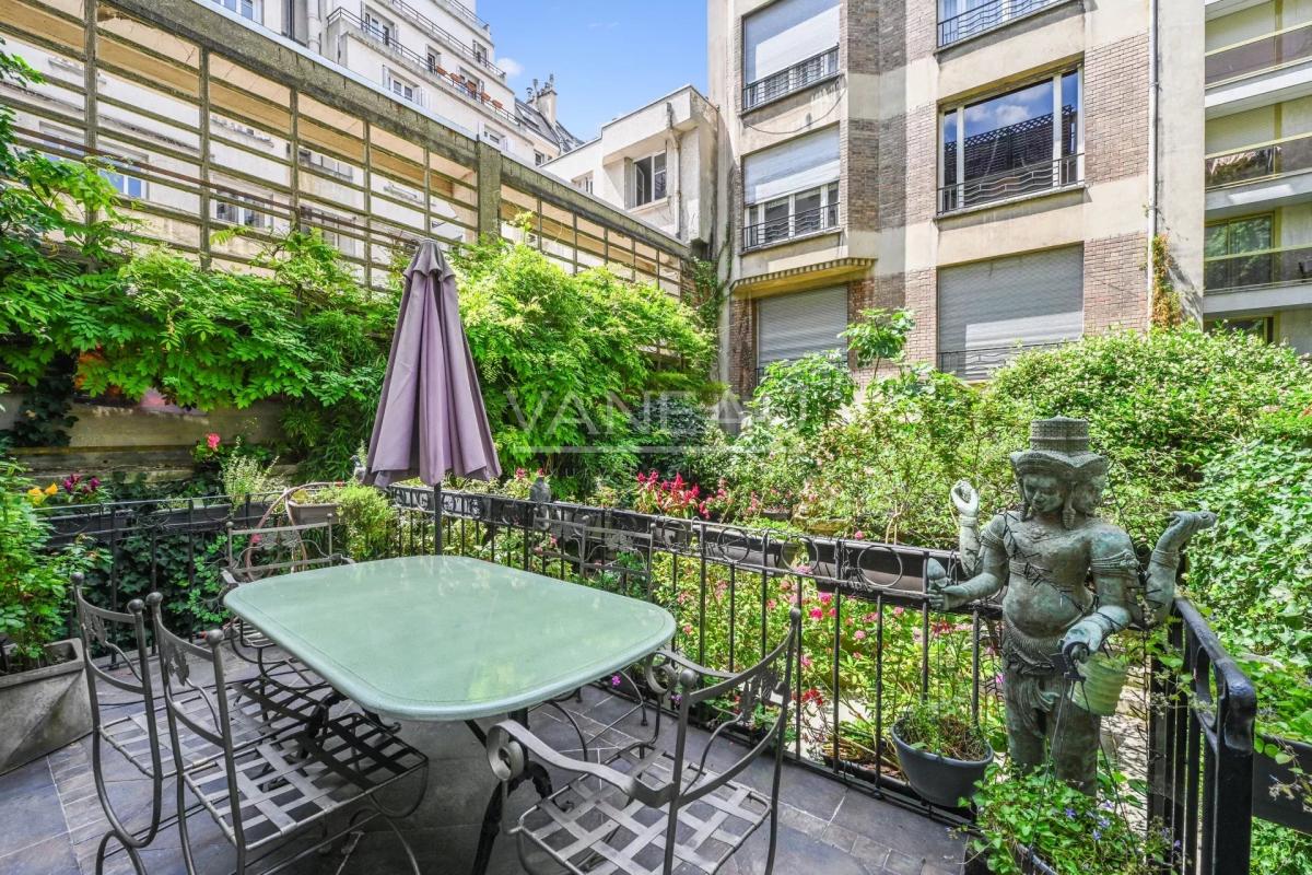 Paris XVIe - Square Lamartine - Hôtel particulier de réception e