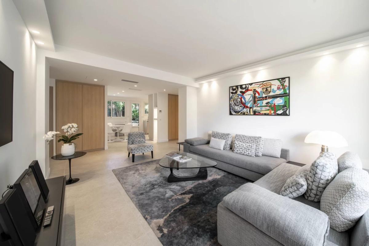 Appartement 3 pièces entièrement rénové à vendre - Cannes Montro