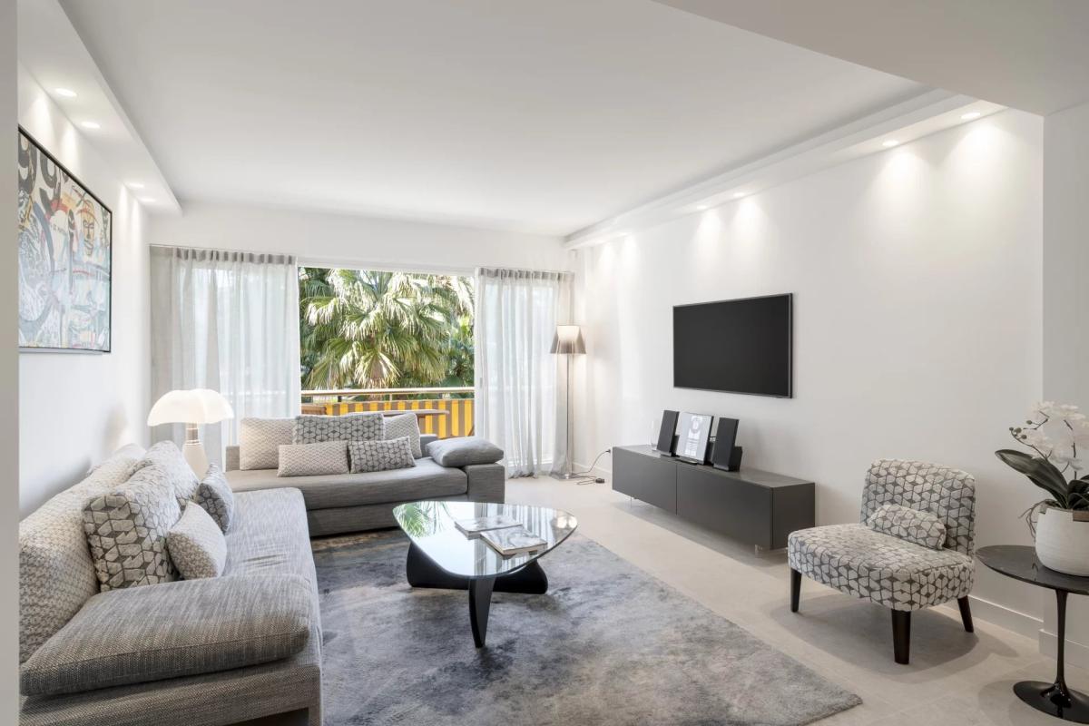 Appartement 3 pièces entièrement rénové à vendre - Cannes Montro