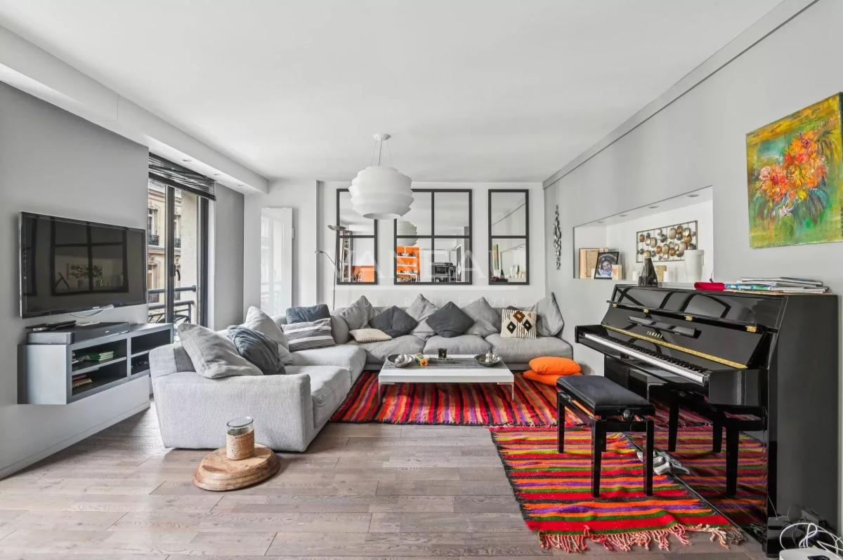 Paris VIIIe - Avenue Montaigne / Place François 1er