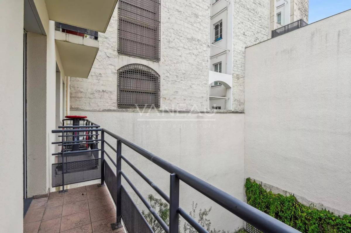 Paris VIIIe - Avenue Montaigne / Place François 1er