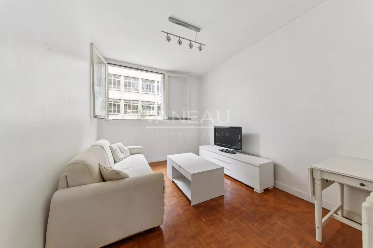 Métro Commerce - Deux pièces