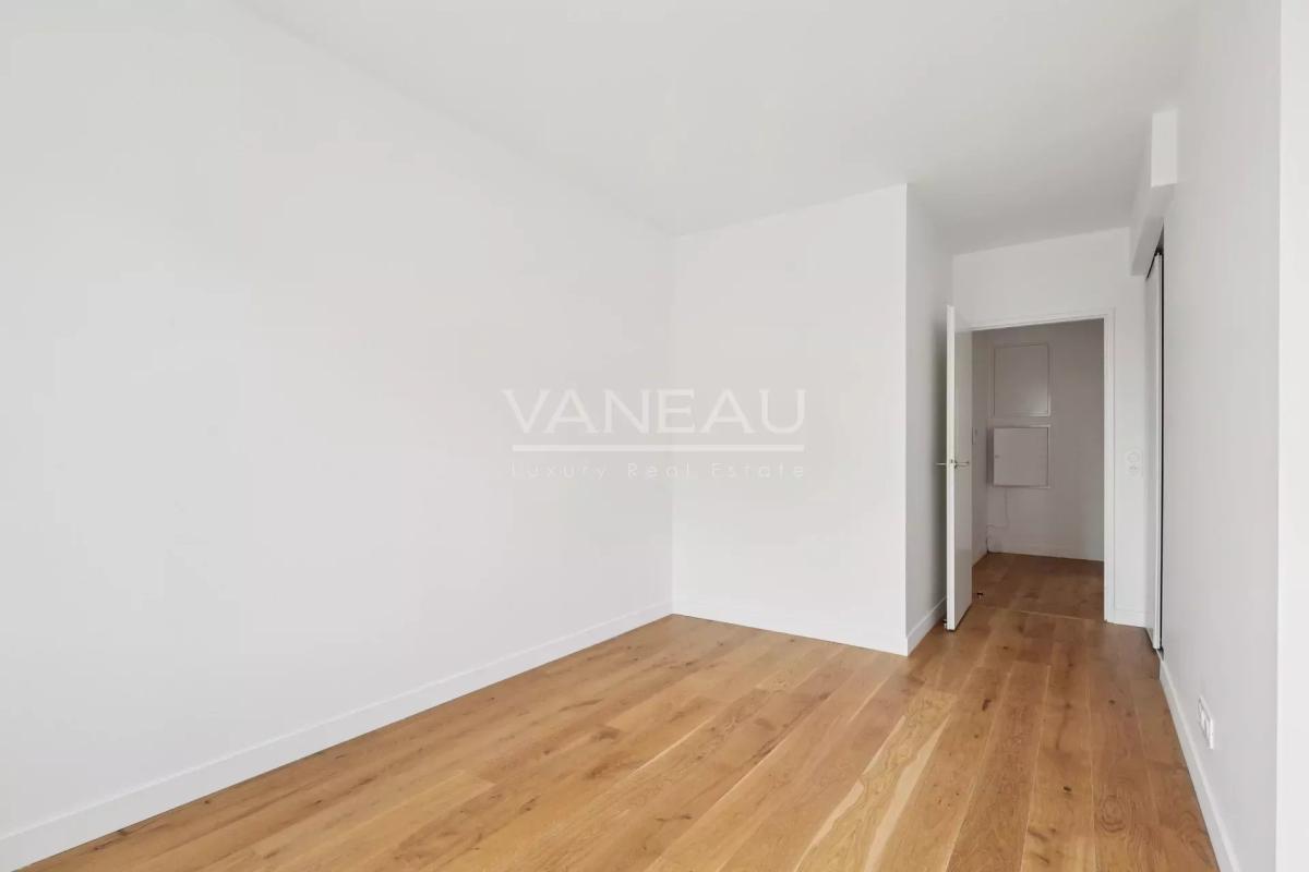 Issy-les-Moulineaux - Appartement familial dernier étage avec te