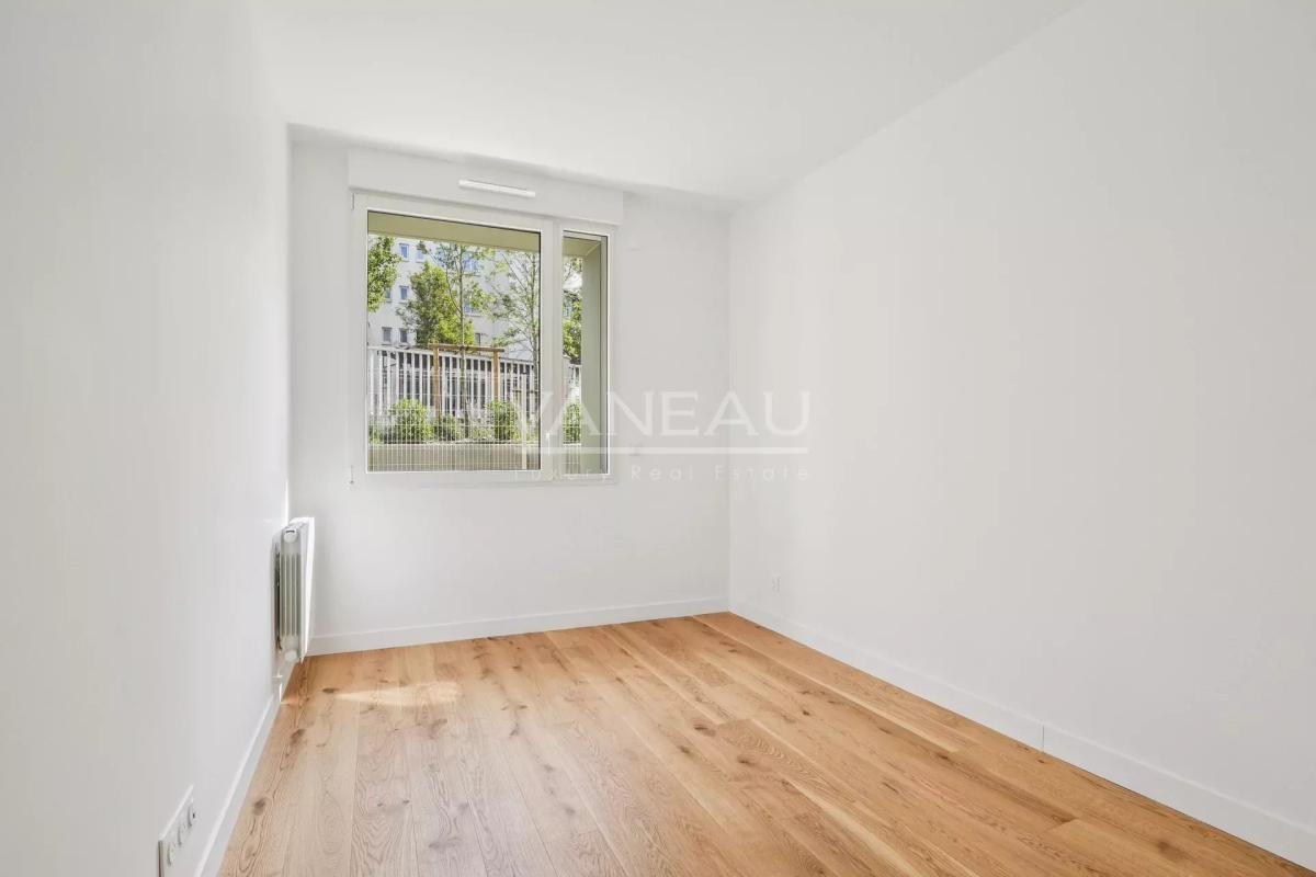 Issy-les-Moulineaux - Trois pièces rénové avec jardin de 39 m2