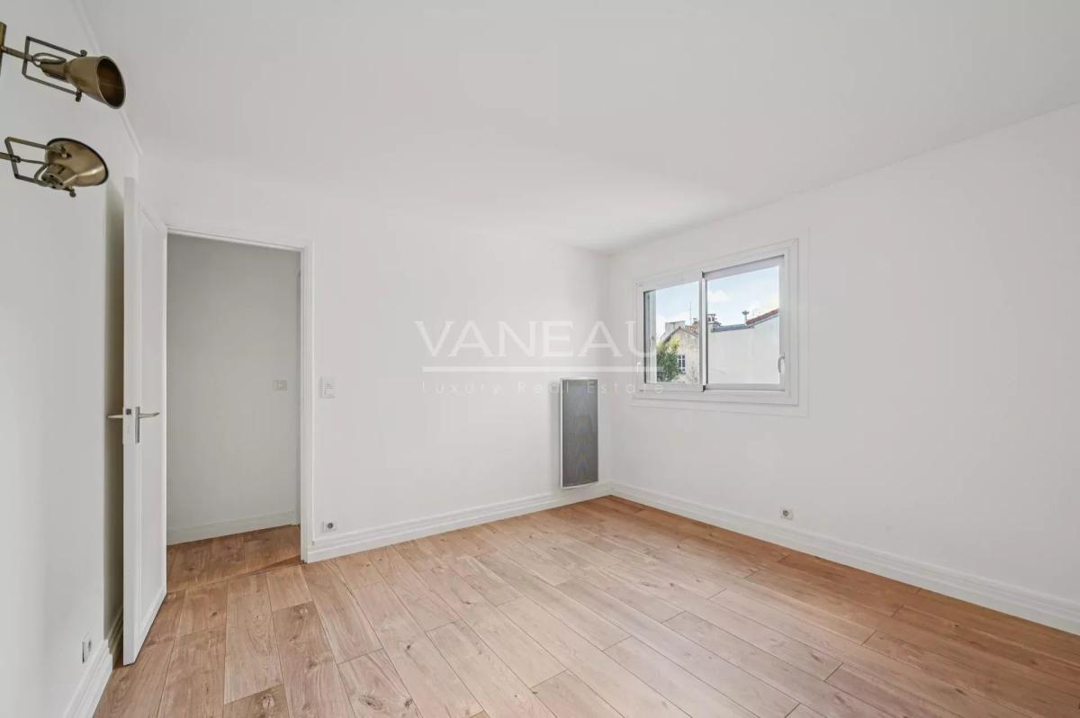 Paris XVe - Convention : Appartement trois pièces en très bon ét