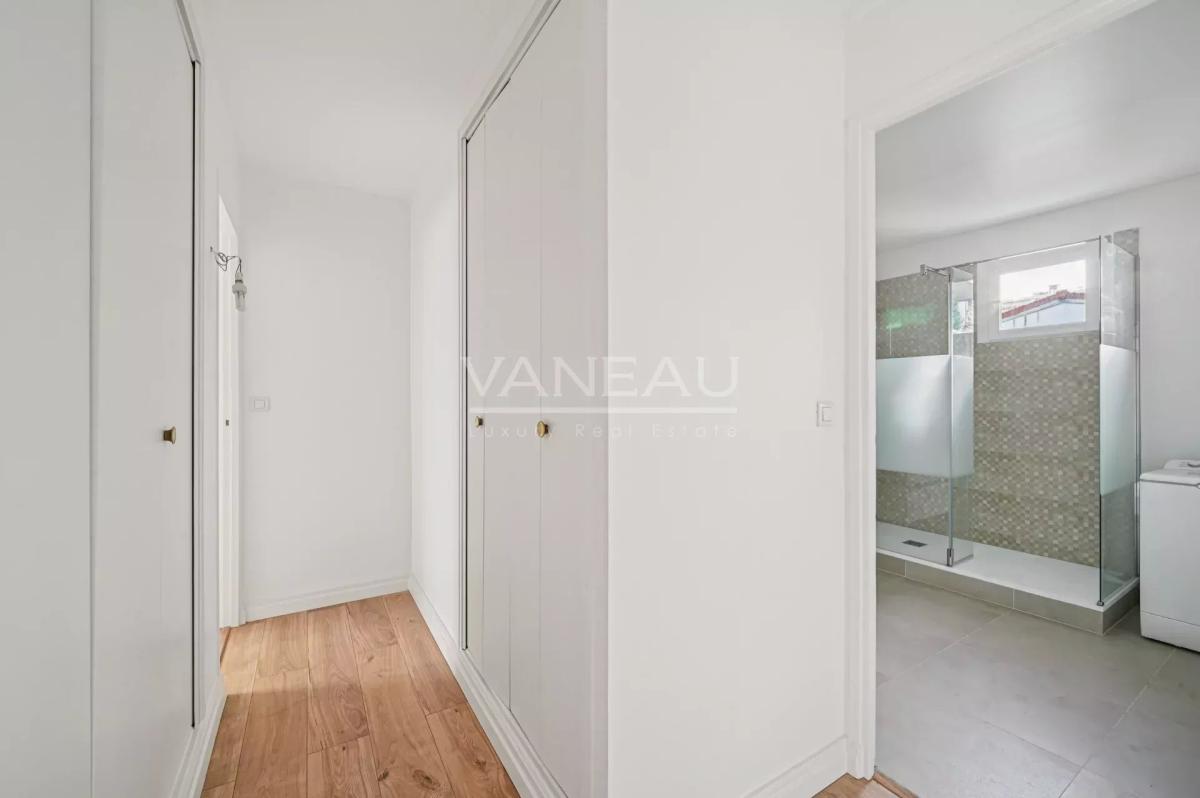 Paris XVe - Convention : Appartement trois pièces en très bon ét