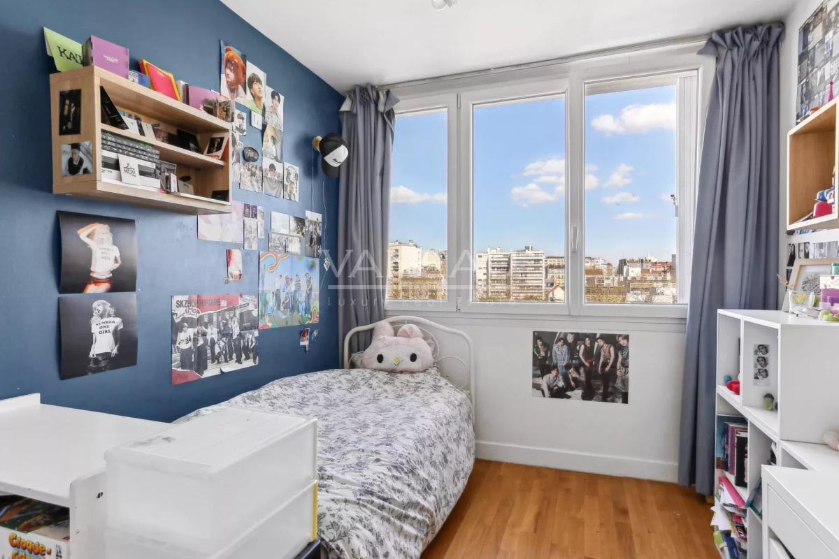 Boulogne Billancourt, Appartement familial en dernier étage avec