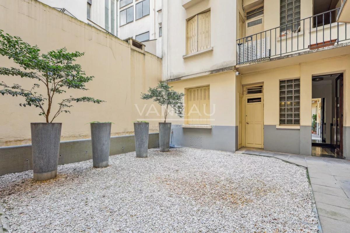 Charme de l'ancien - Deux pièces en étage