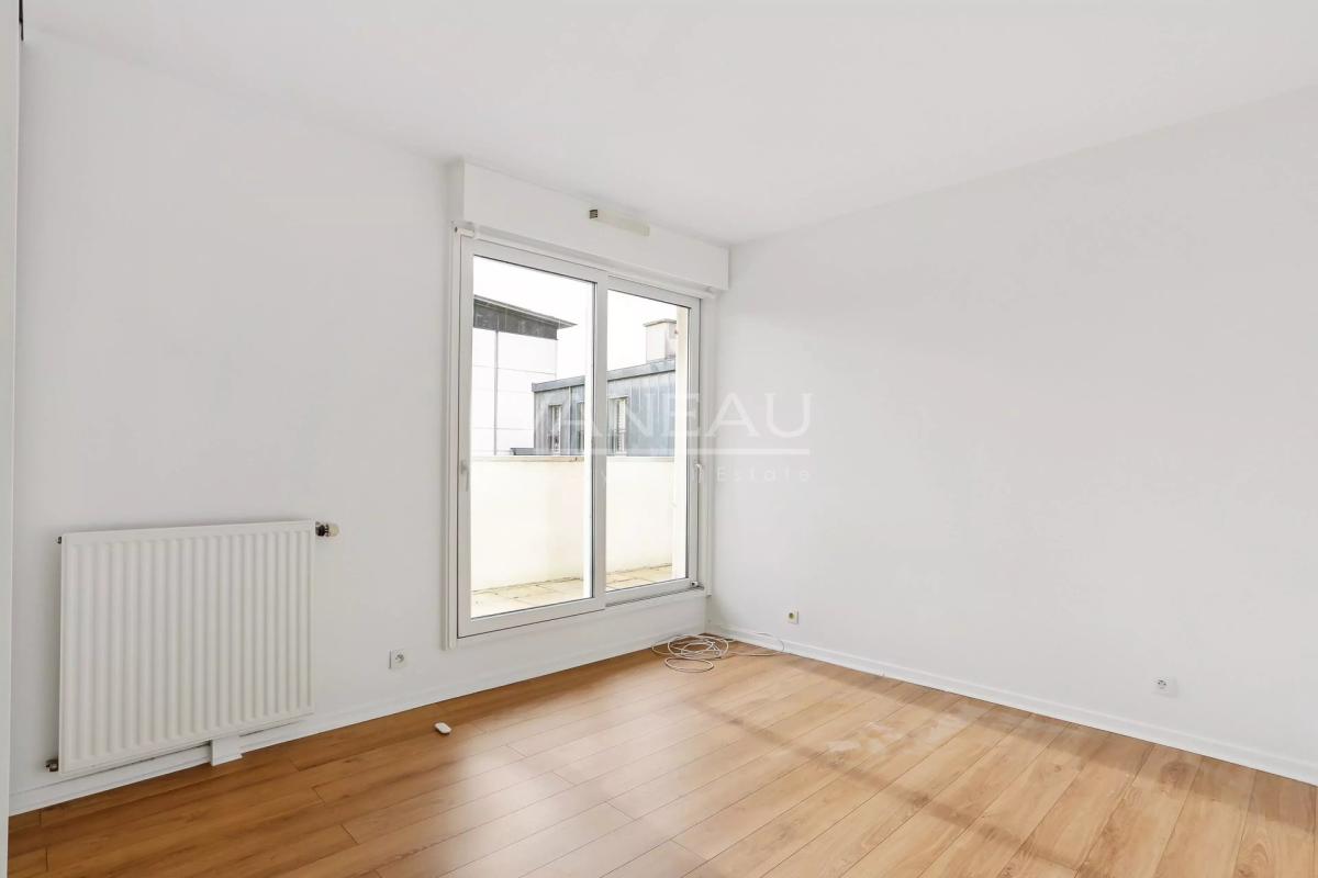 Exclusivité : Trois pièces avec balcon en étage