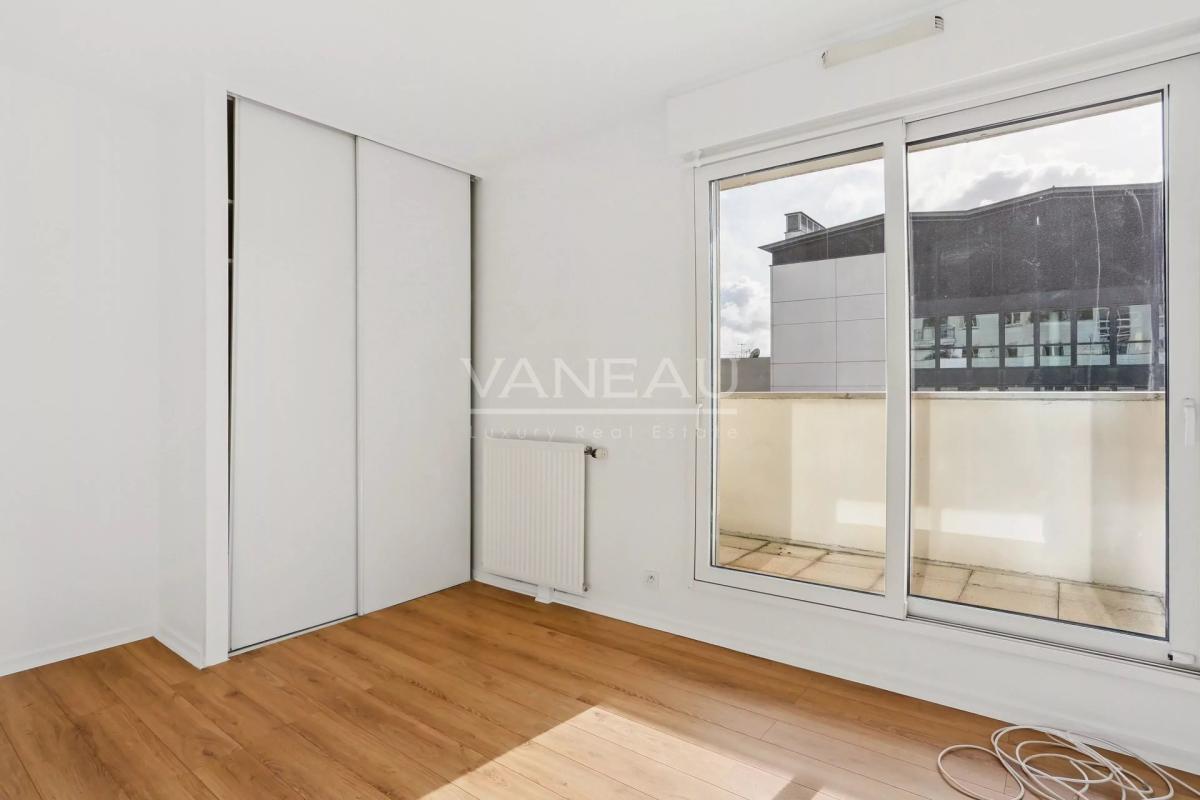 Exclusivité : Trois pièces avec balcon en étage