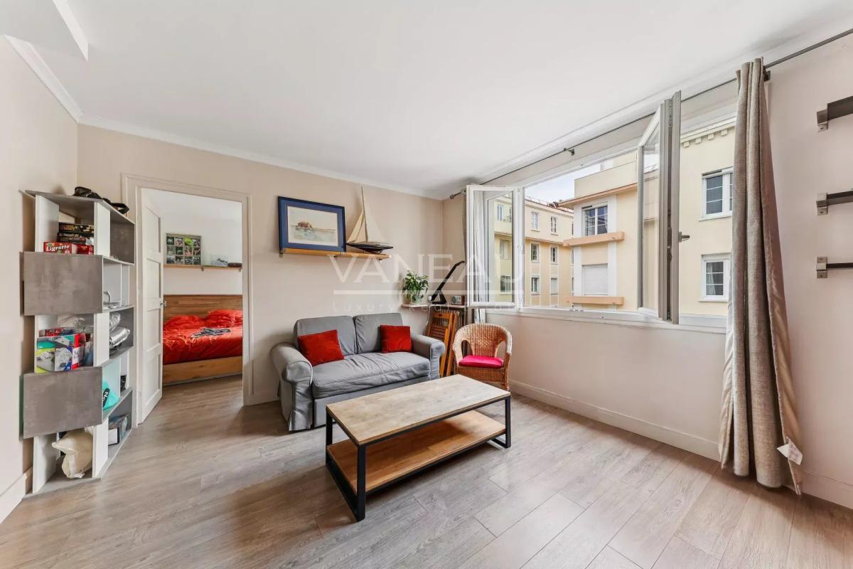 Boulogne Mairie -  Trois pièces 52 m² -  Etage élevé