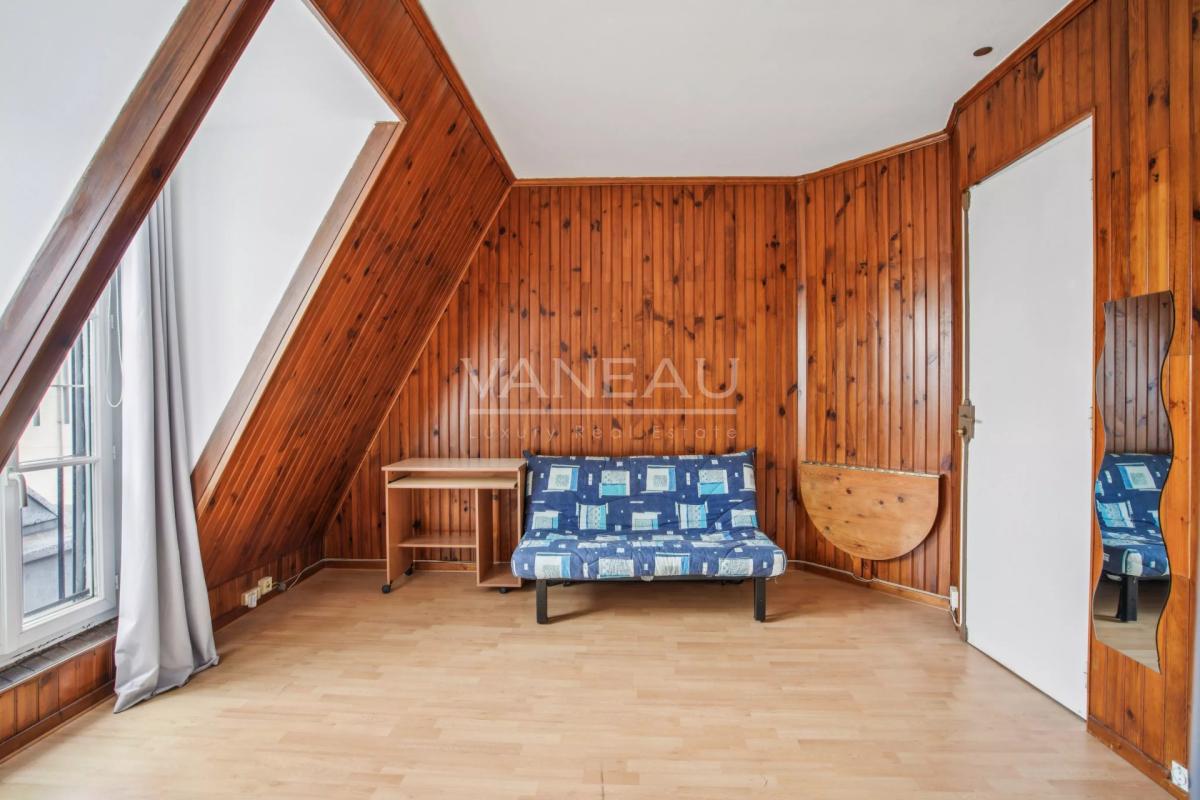 PARIS XVe - Adolphe Cherioux - Studio en dernier étage