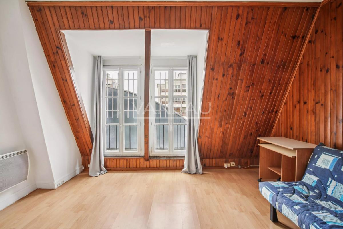 PARIS XVe - Adolphe Cherioux - Studio en dernier étage