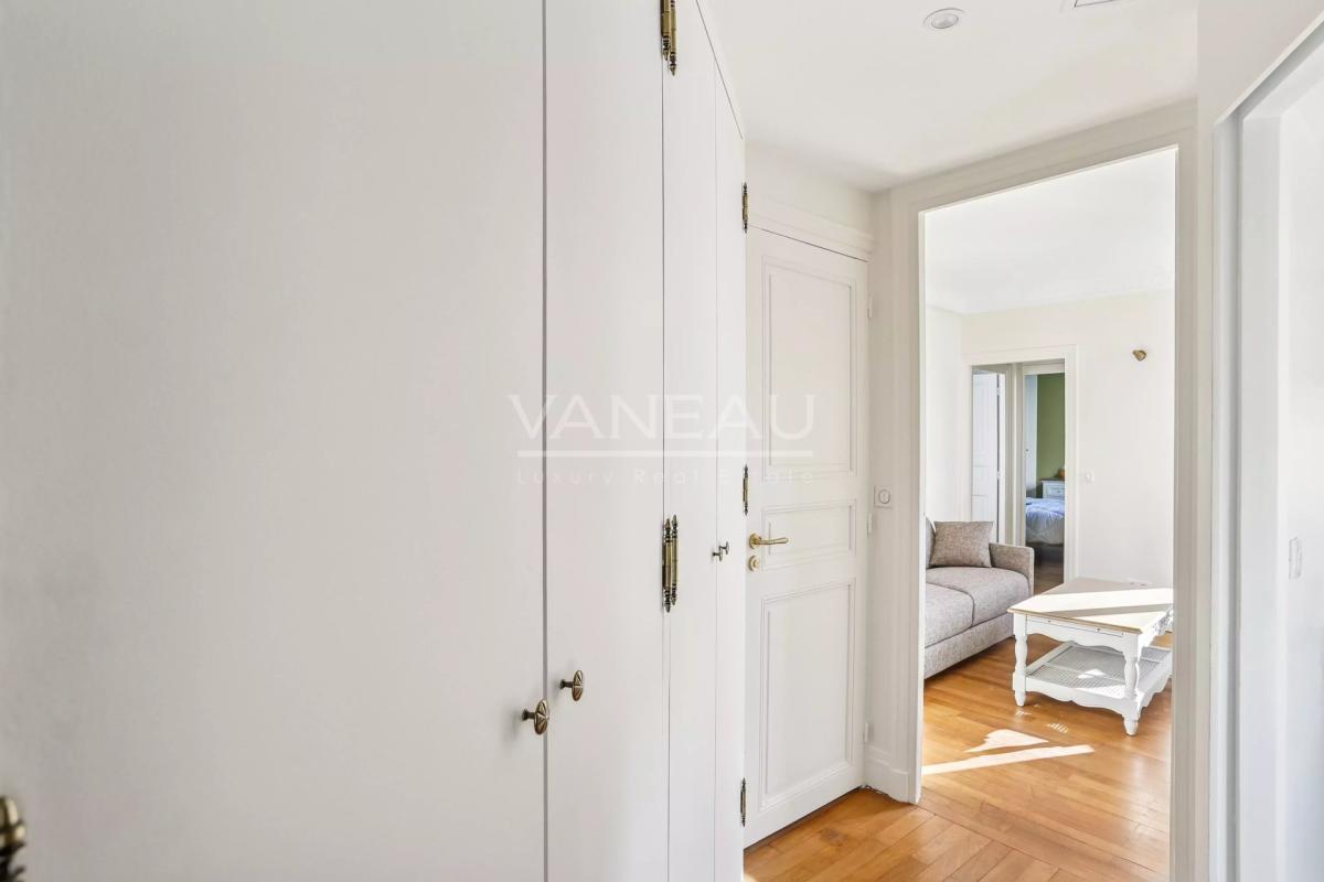 PARIS VIIe - LA TOUR MAUBOURG - PROCHE RUE CLER