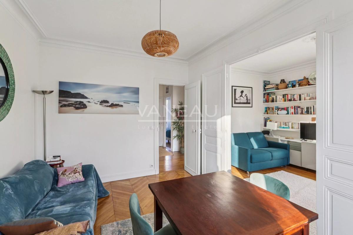 Bel appartement traversant de 58 m² – Lumière, volumes et charme