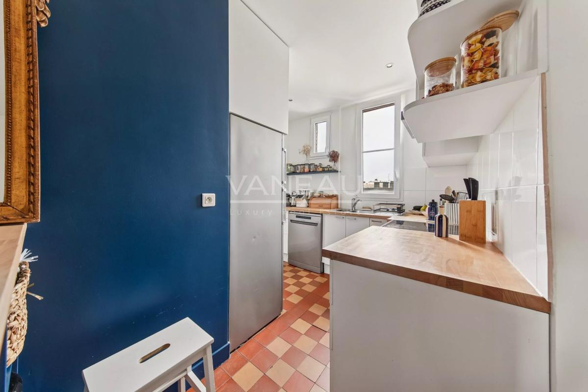 Boulogne Reine-Victor-Hugo– Duplex trois pièces en dernier étage