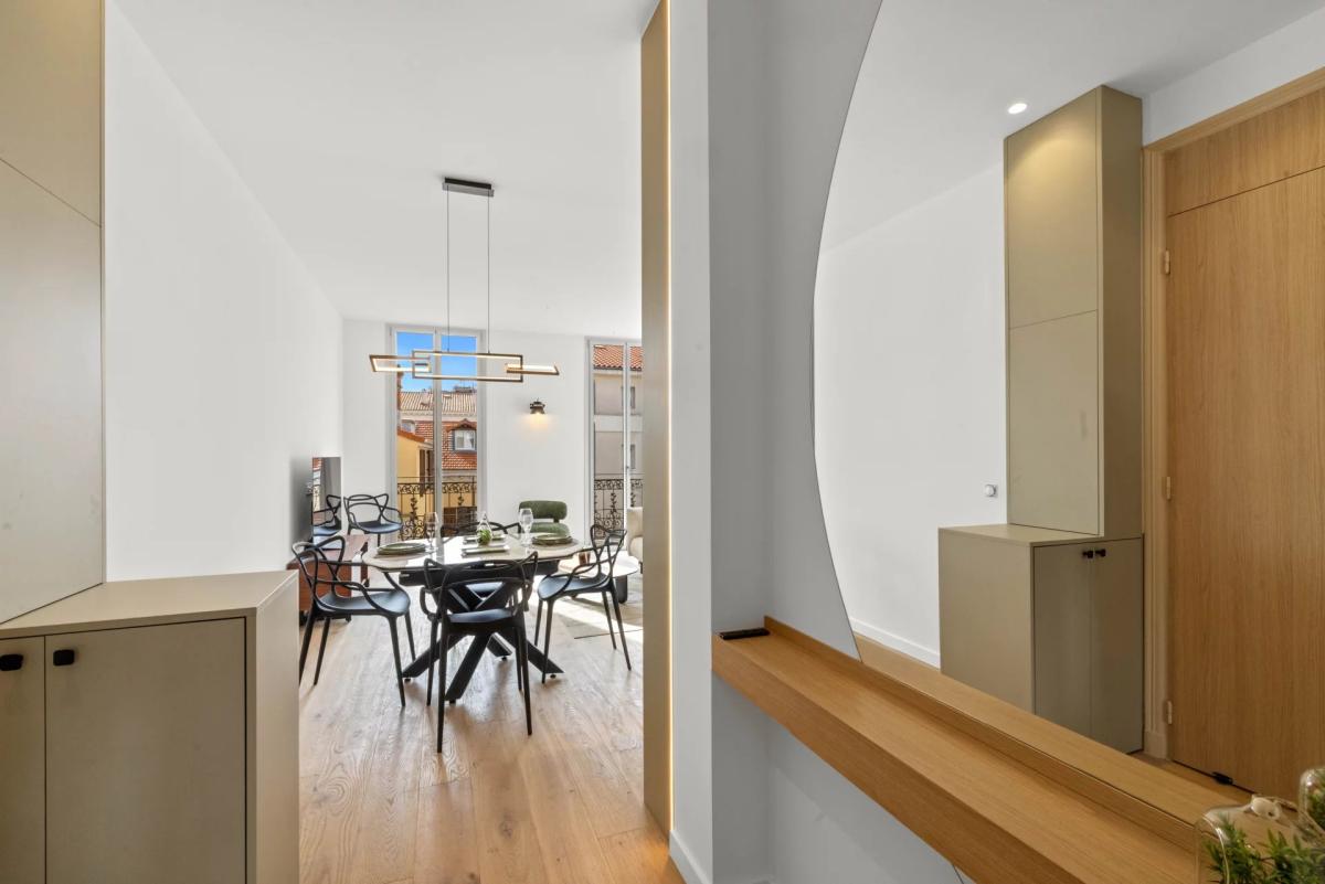 Appartement 4 pièces entièrement rénové à vendre - Cannes Banane