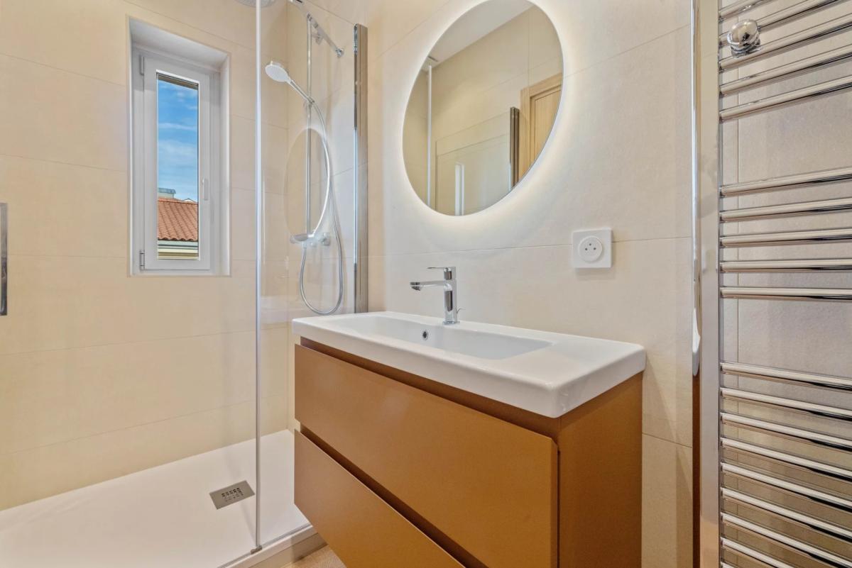 Appartement 4 pièces entièrement rénové à vendre - Cannes Banane