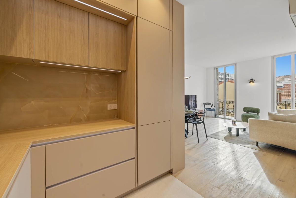 Appartement 4 pièces entièrement rénové à vendre - Cannes Banane