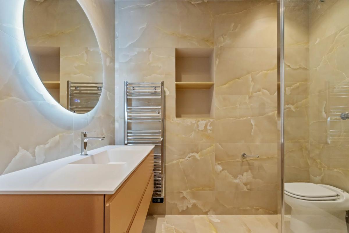 Appartement 4 pièces entièrement rénové à vendre - Cannes Banane