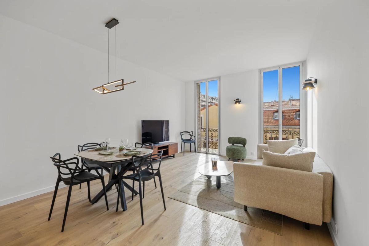 Appartement 4 pièces entièrement rénové à vendre - Cannes Banane