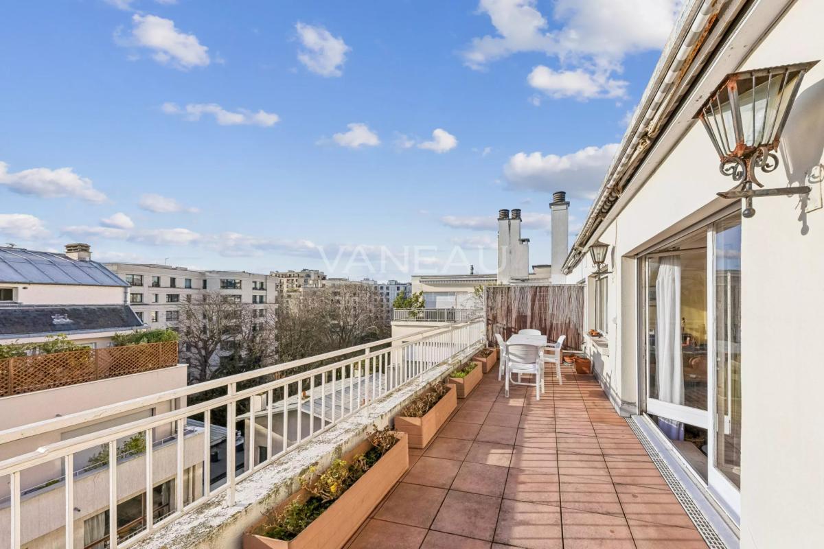 Paris XVIème - Dernier étage avec terrasse
