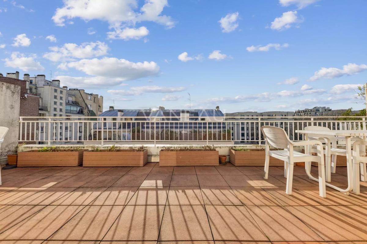 Paris XVIème - Dernier étage avec terrasse