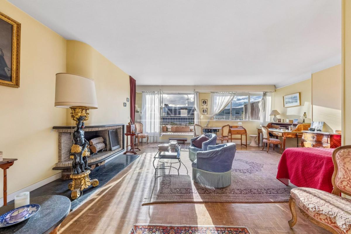 Paris XVIème - Dernier étage avec terrasse