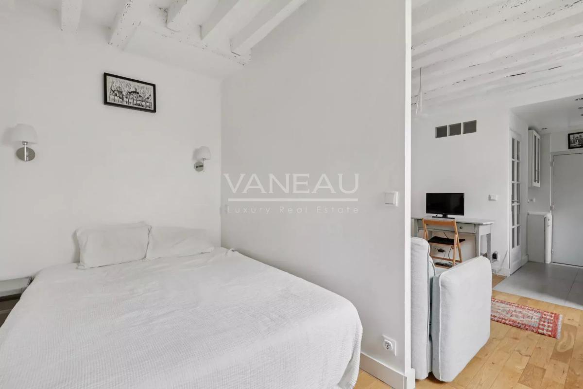 Paris 4e - Places des Vosges - Charmant studio ensoleillé et cal